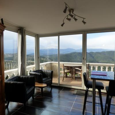 chambre appartement avec terrasse vue 270° mer et montagnes